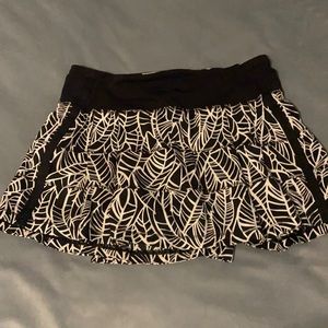 Size 4 Lululemon skirt!!